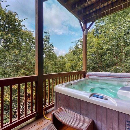 Red Roof Retreat Villa Cleveland Bagian luar foto