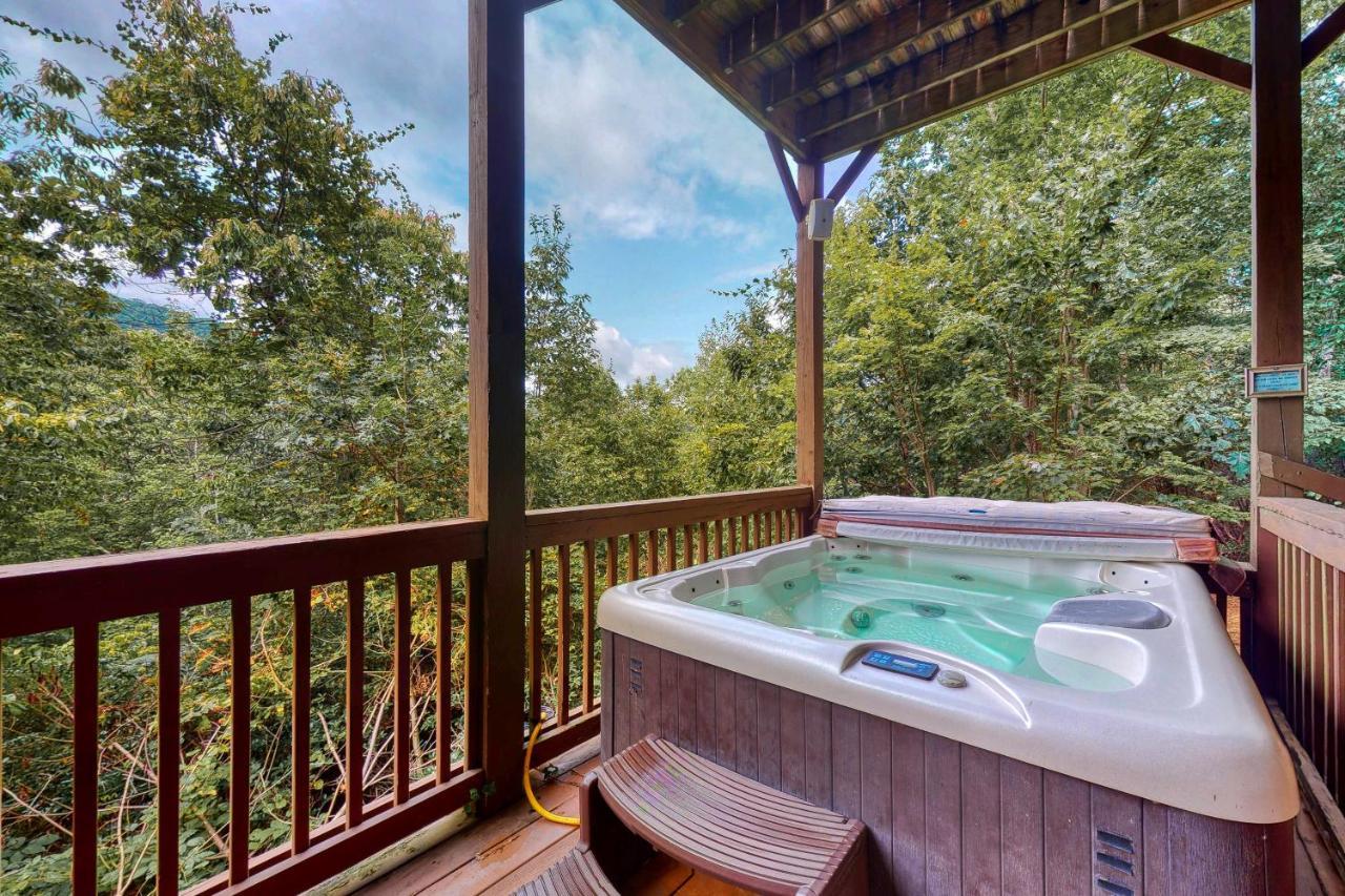 Red Roof Retreat Villa Cleveland Bagian luar foto