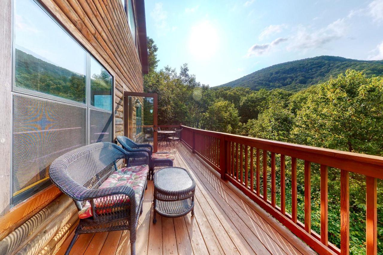 Red Roof Retreat Villa Cleveland Bagian luar foto